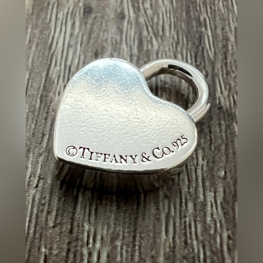 XOXO lock charm - Picture 4 of 5